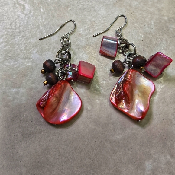 Vintage Handmade Shell and Beads Red Dangle Earrings - Picture 6 of 17